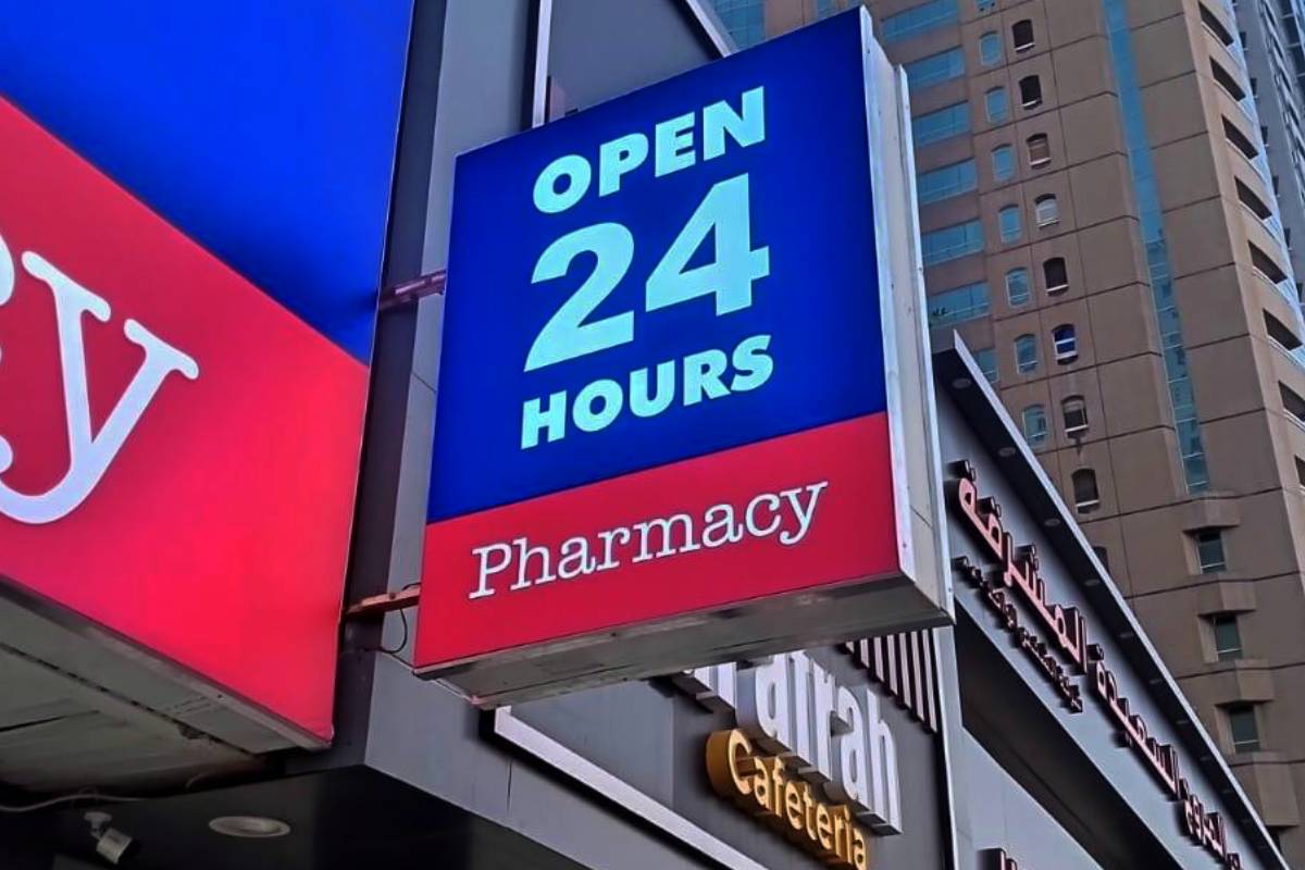 24 Hrs Blade Sign for Life Pharmacy